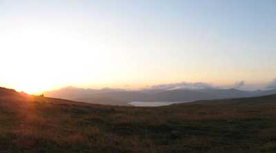 Západ slunce a jezero Tabačkuri